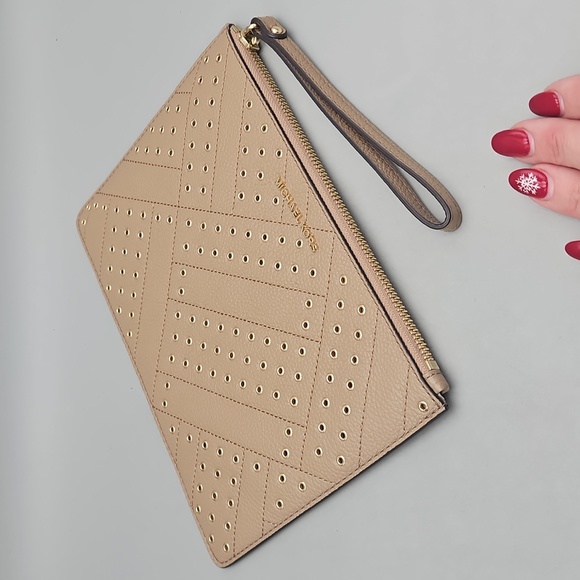 Michael Kors Bags Michael Kors Jet Set Travel XL Clutch - Picture 14 of 15